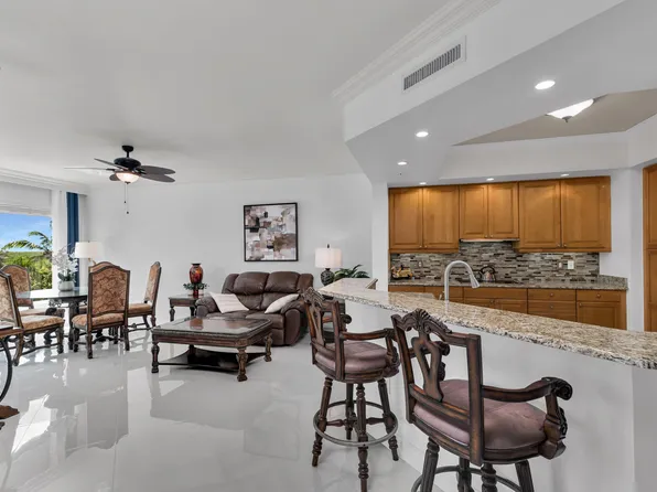 1060 Borghese Ln APT 204, Naples, FL 34114