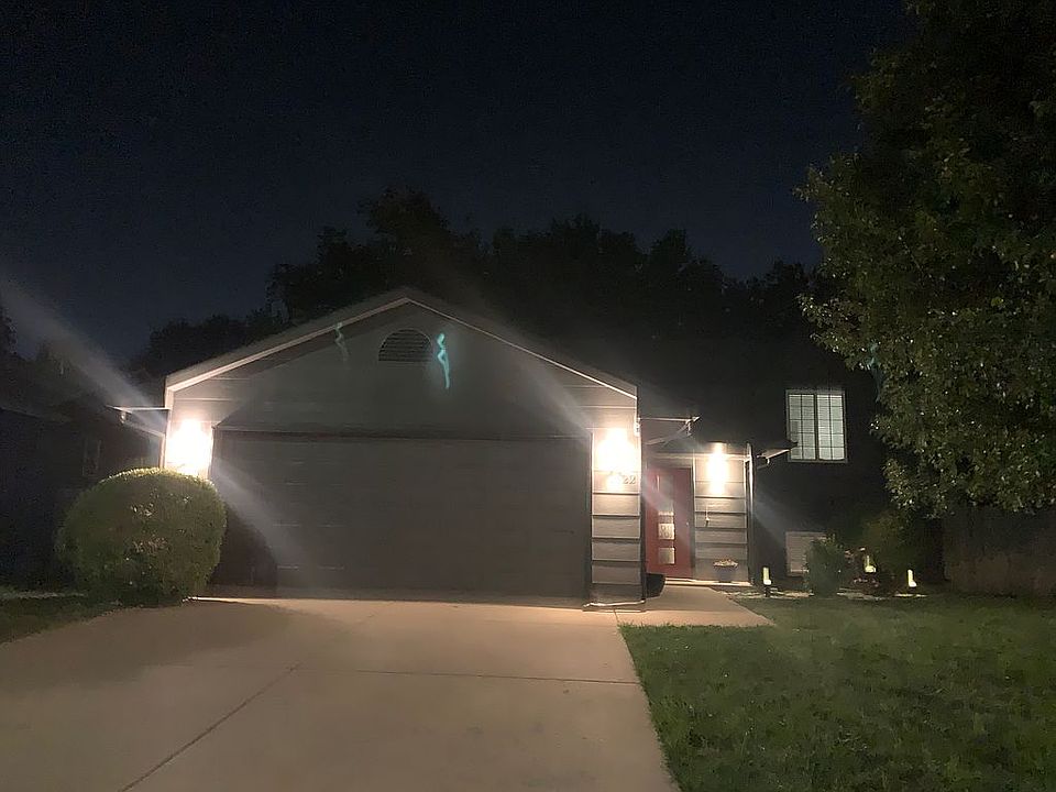 2nd image of 1922 N Shefford Ct
