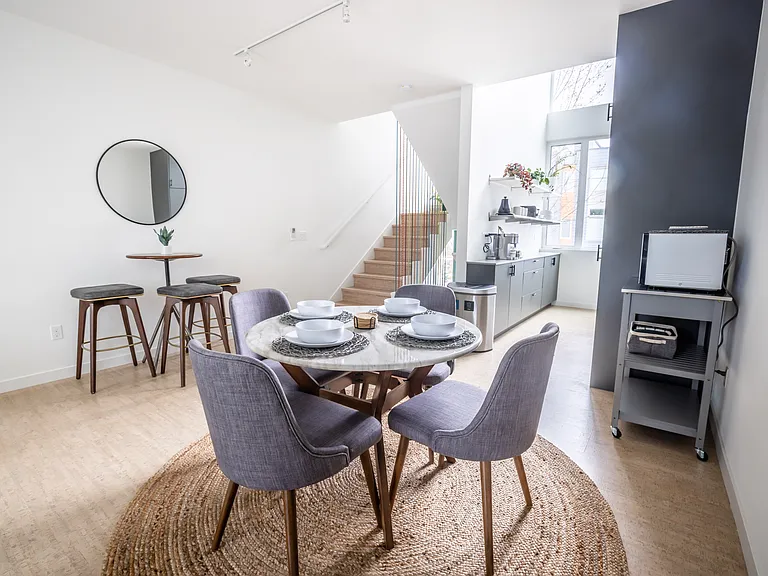 835 S Cloverdale St #B — Photo 13