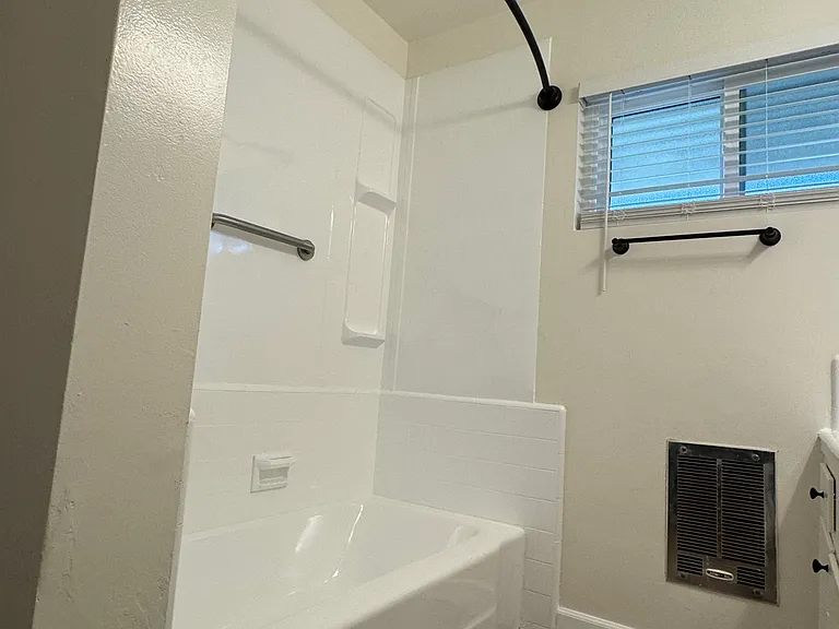 5638 Whitsett Ave #12A — Photo 10