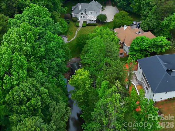 3rd image of 105 Ridge Top Rd
