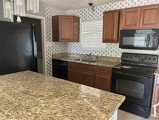 413 W Aviation Blvd — Photo 7