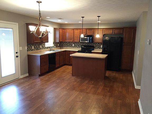 3rd image of 2927 Summer Point Ct