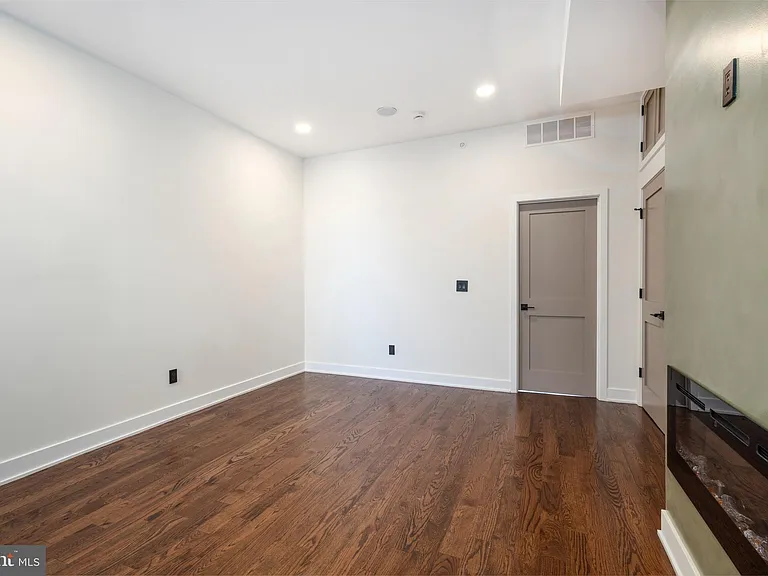 1613 N 33rd St #D — Photo 11
