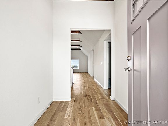 2nd image of 2812 E Rockford Pl
