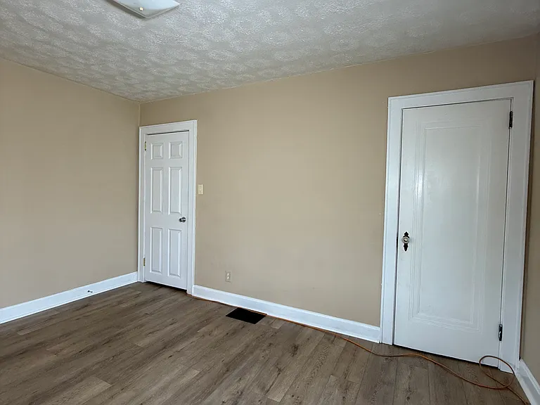 26-28 N Huron Ave — Photo 9