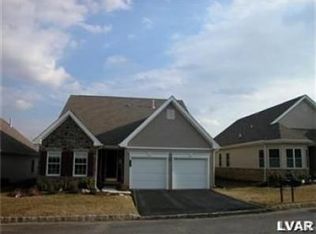 3072 Oak Hills Dr, Northampton, PA 18067