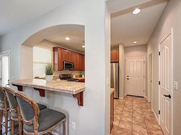 5th image of 2811 Stonegate Dr