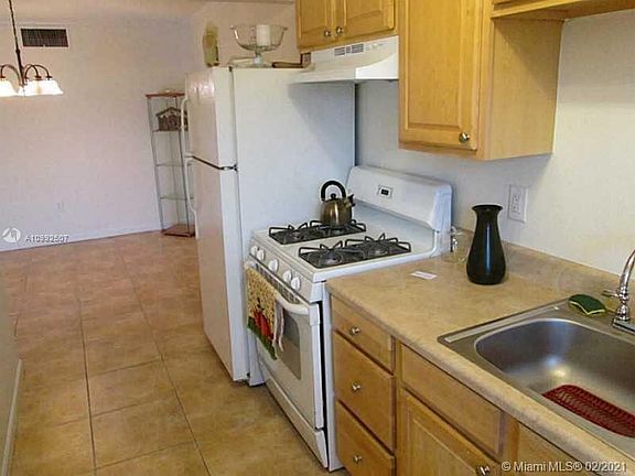 4th image of 20180 NE 2nd Ave APT X20