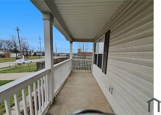 3 bed, $1,672 — Photo 3