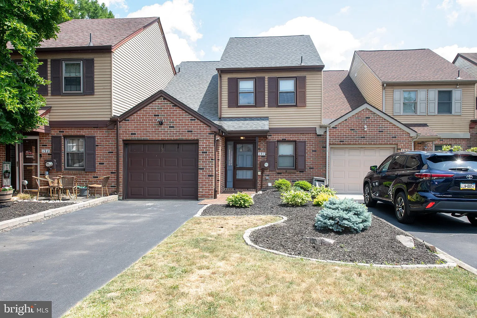 197 Eaton Ct photo 1