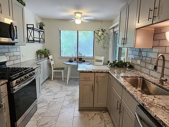 5th image of 1222 Sandhurst Ct Unit D1