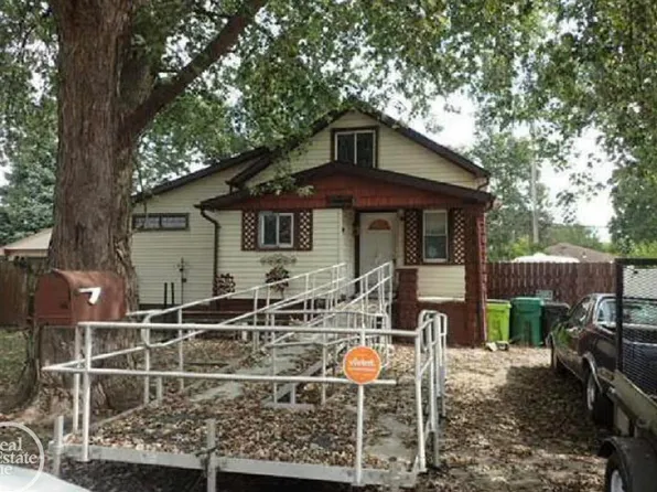 25110 Ford St, Roseville, MI 48066