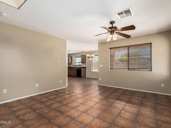 4th image of 457 E Melanie St