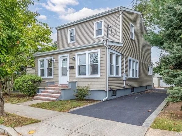 187 Plainview Road, Hicksville, NY 11801