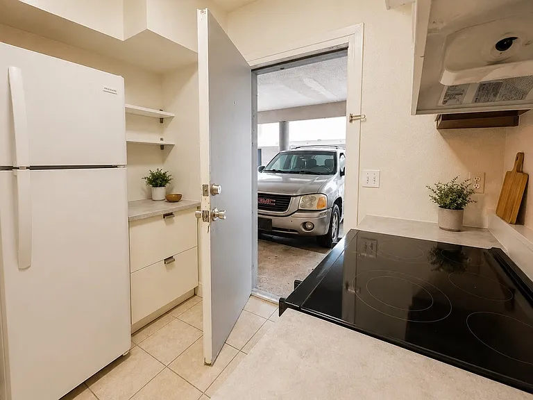 10811 Richmond Ave #5 — Photo 10