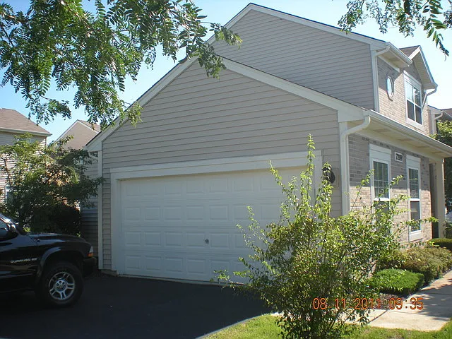 2 bed, 1.5 bath, 1200 sqft, $2,025 — Photo 2