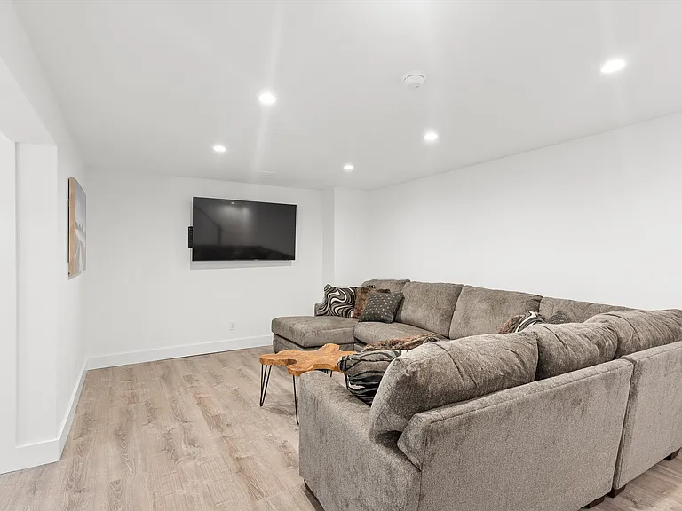 502 Springs Fireplace Rd — Photo 20