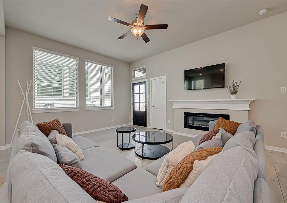 1st image of 559 Long Leaf Pine Dr