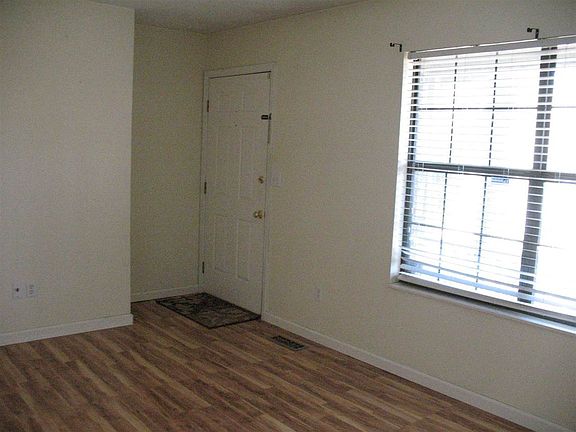 5th image of 2830 Lakins Dr