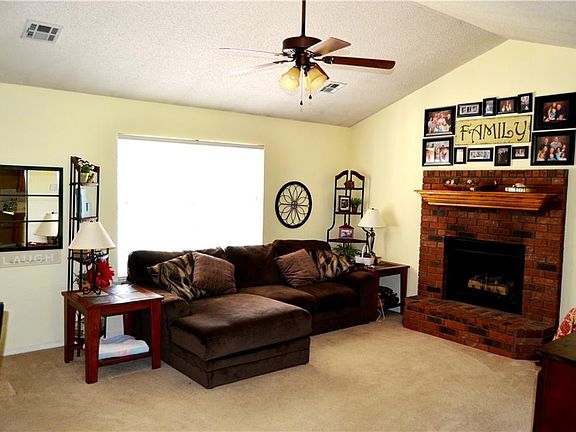 3rd image of 18 Harrington Dr