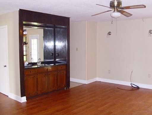 4th image of 102 Saint James Dr