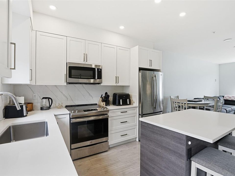 1st image of 1726 Kerrisdale Rd #104
