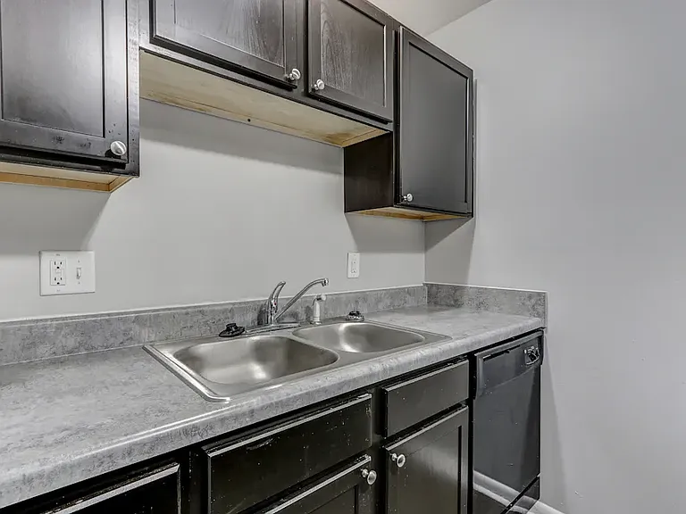 Englewood Villas & Residences — Photo 41