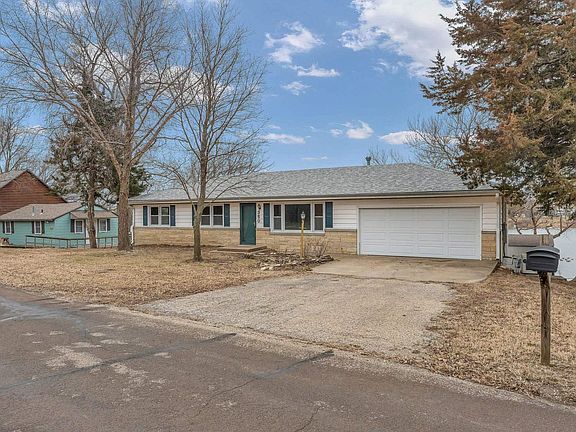 3rd image of 350 Lakeshore Dr