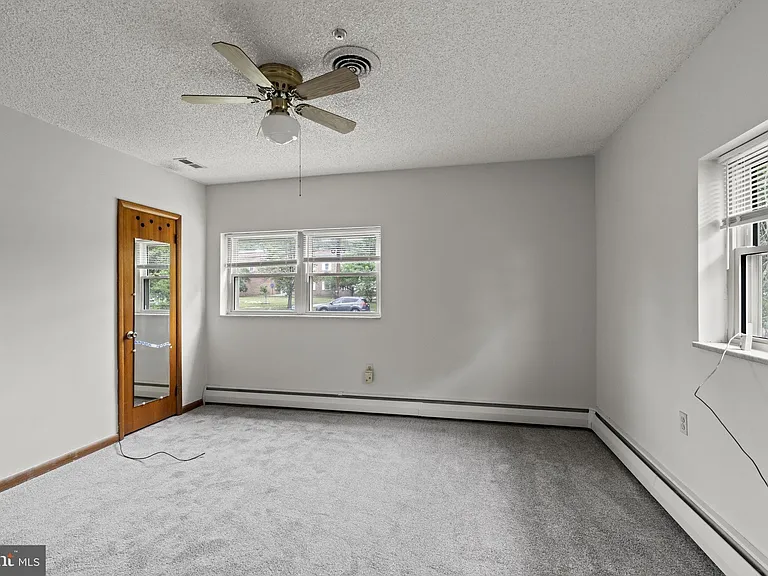 819 Mercer St — Photo 16