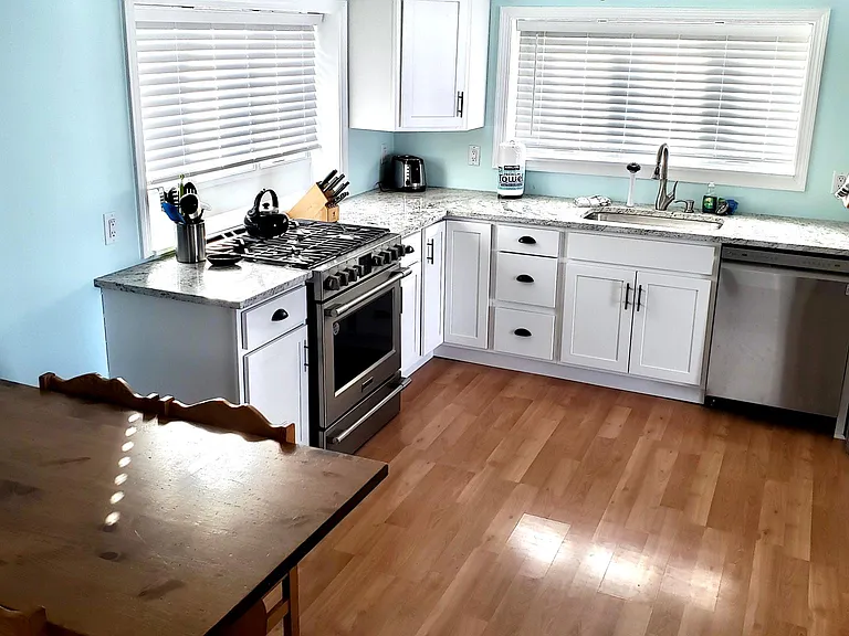 E Lakeshore Dr — Photo 5