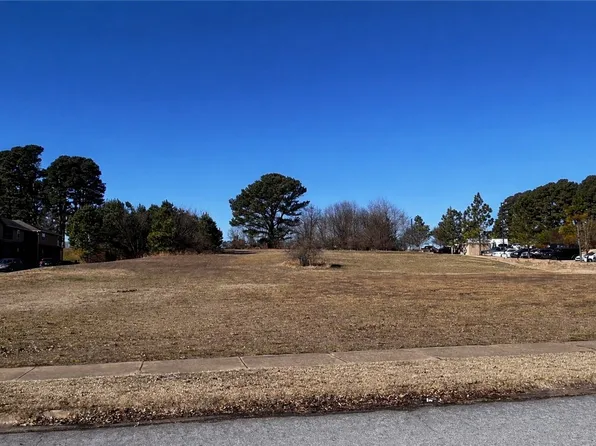 2631 N Gregg Ave, Fayetteville, AR 72703