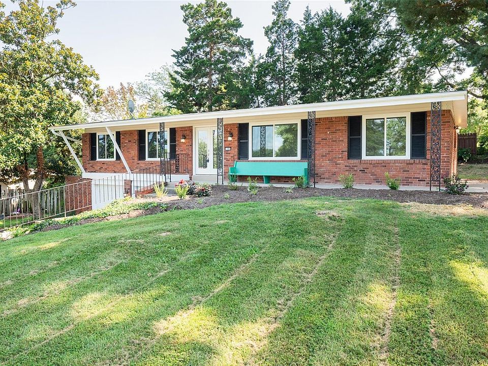 1st image of 190 Green Briar Ct