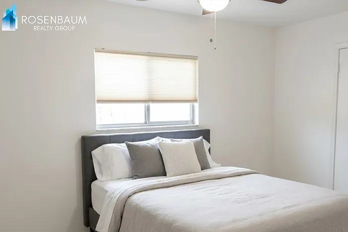 1702 W Shangri La Rd #1 — Photo 6