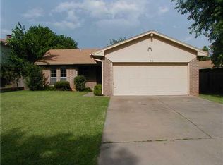 916 Mercury Rd, Edmond, OK 73003