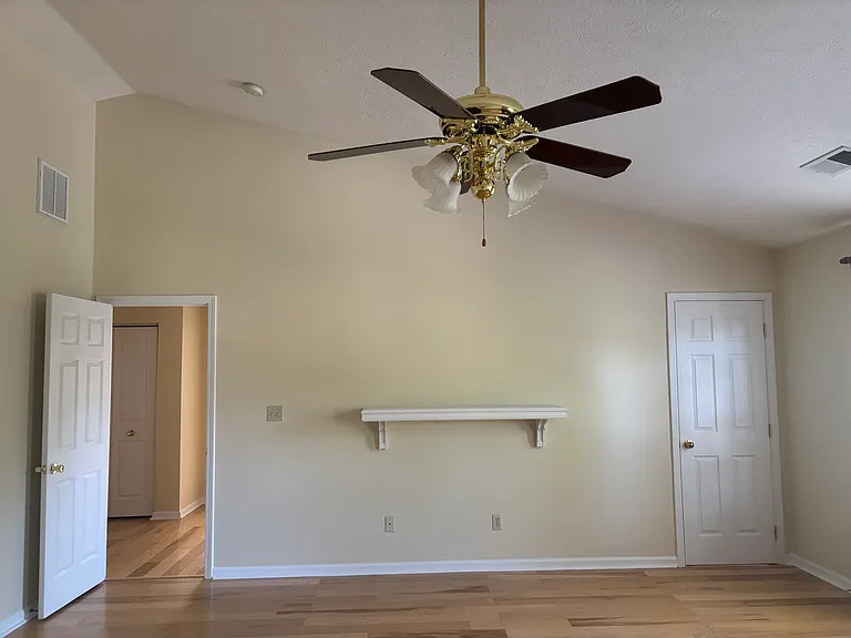 1116 Benjamin Ln — Photo 18
