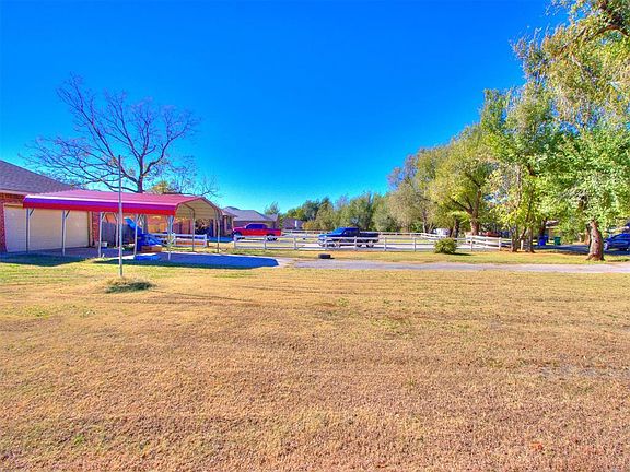 3rd image of 1638 E Lake Park Ln