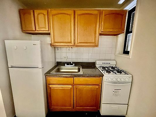 4th image of 550 Ocean Ave APT 1G