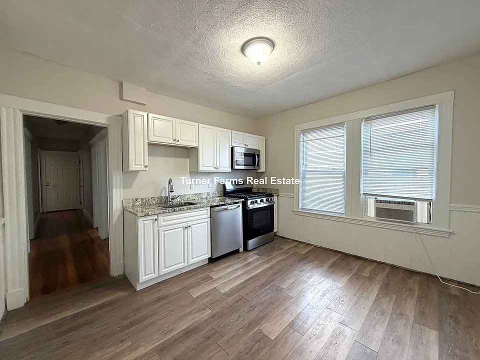 18 Perry St #3
