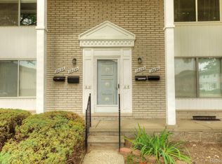 28092 Universal Dr, Warren, MI 48092