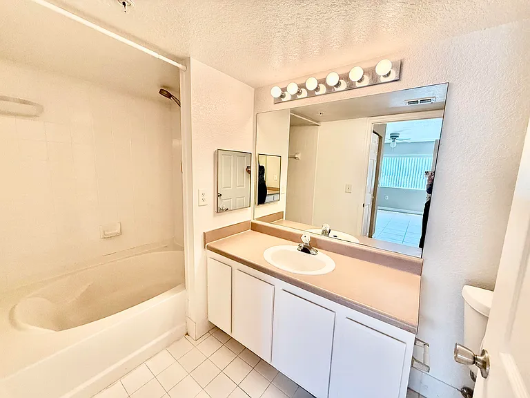 181 SW Palm Dr #103 — Photo 8
