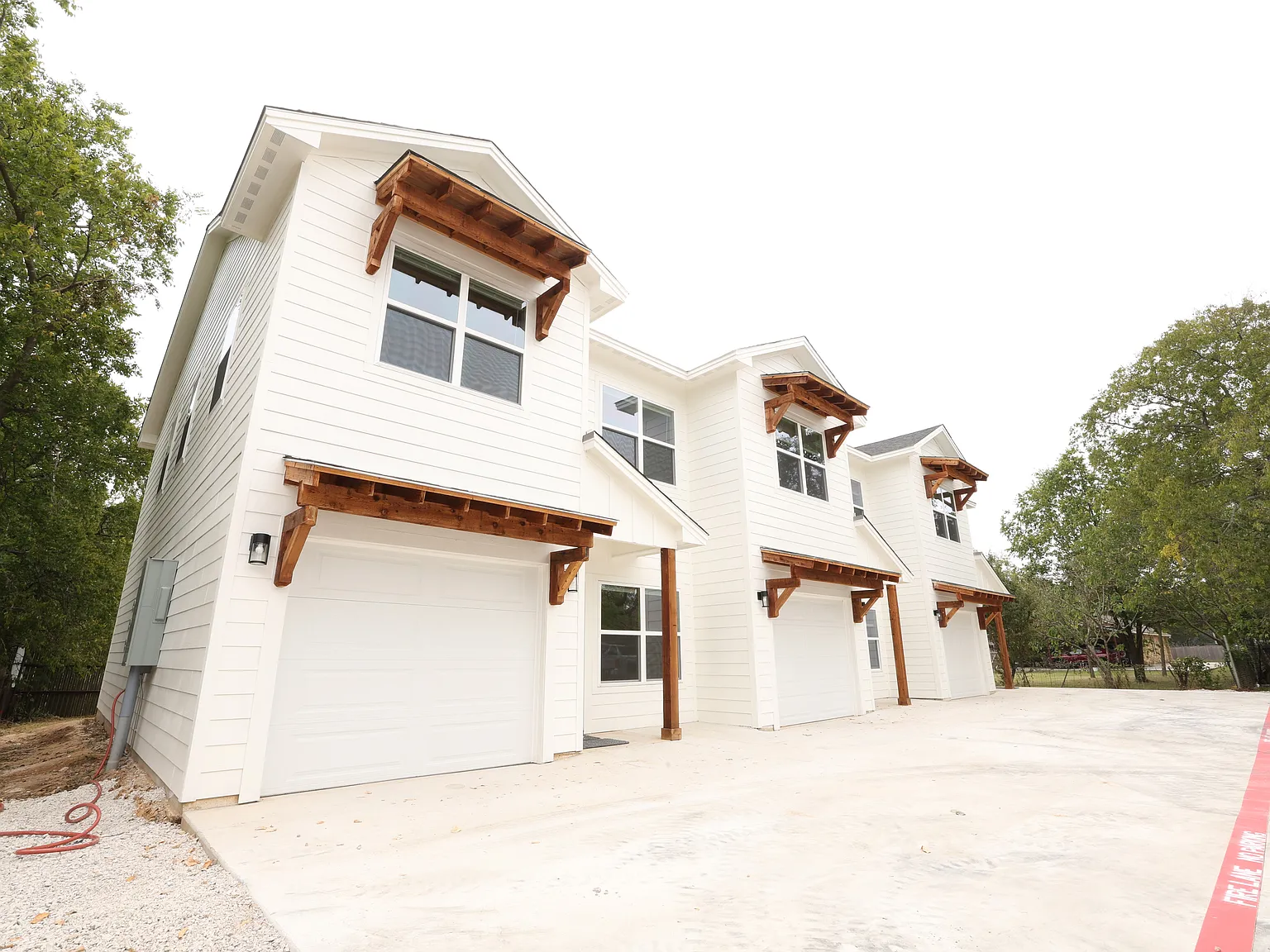 3 bed, 2.5 bath, 1377 sqft, $1,900 — Photo 2