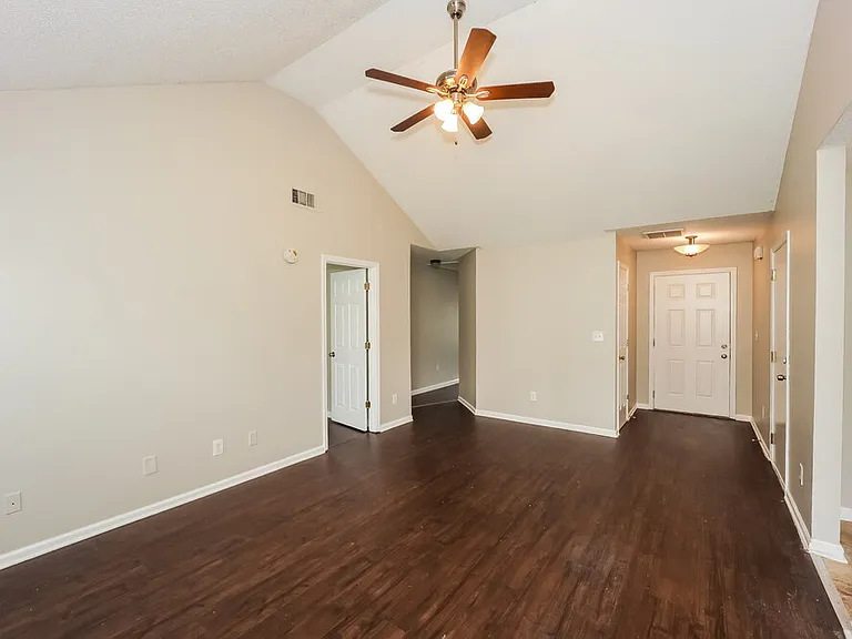 725 Cherry Branch Cir — Photo 5