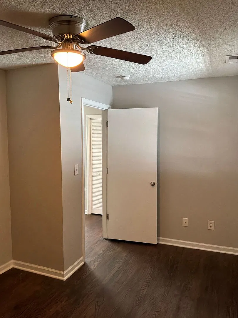 South Broad Street Apartments — Photo 4
