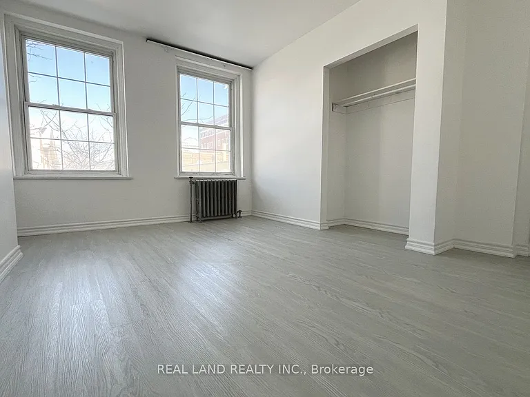 31 King St E #1 — Photo 11