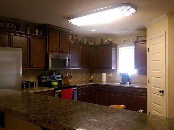 3rd image of 31 New Castle Dr