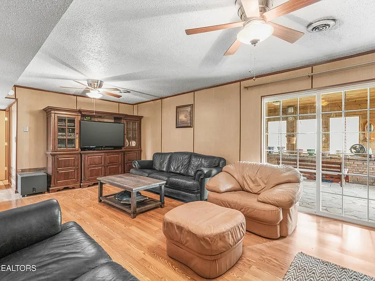 1301 Chert Pit Rd — Photo 15