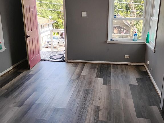 4th image of 323 Buena Vista St