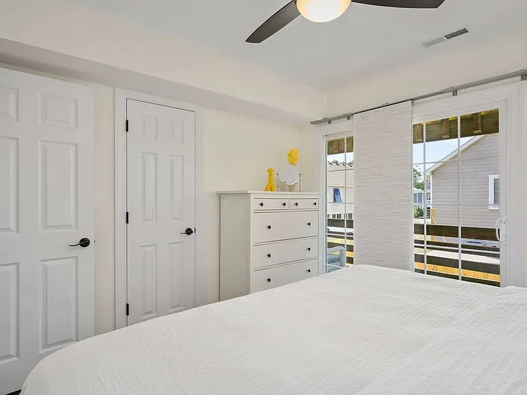 511 W Archdale St #A — Photo 22