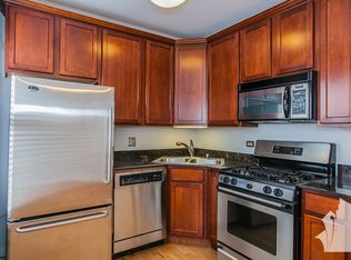 624 W Roscoe St, Chicago, IL 60657